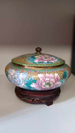 Contenitore Cloisonné con Base in Legno