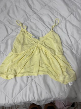 Top amarillo de tirantes Pull&Bear