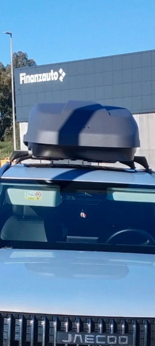 Baca de coche y cofre de techo