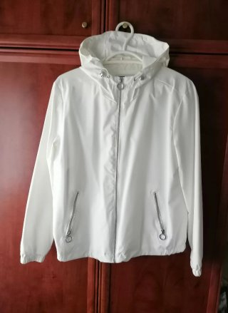 Chaqueta de entretiempo blanca con capucha