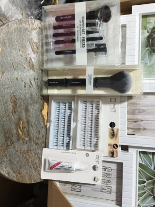 Set de Cosmética: Brochas y Pestañas