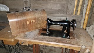 Máquina de coser antigua Alfa