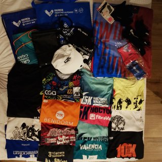 Lote 16 Camisetas Running Talla M + Accesorios