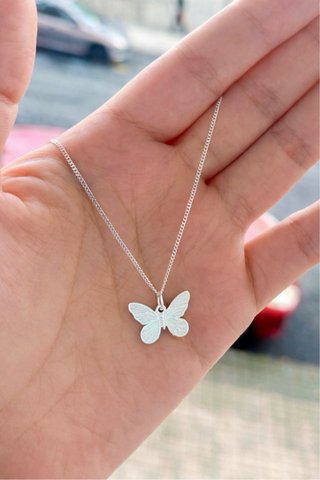 Collar con Colgante de Mariposa Plata