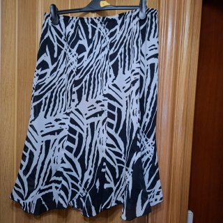 Falda Estampada Blanco y Negro Talla L