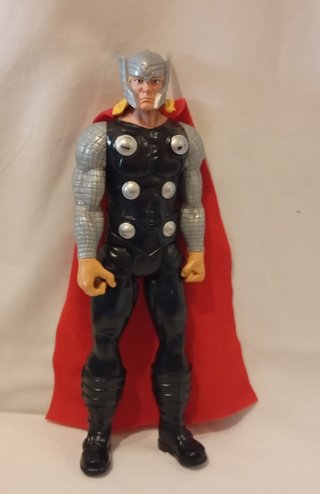 Figura Thor Marvel Titan Hero Series Hasbro
