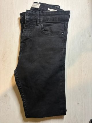 Pantalón vaquero negro hombre Pull and Bear