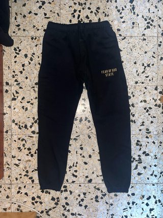 Pantalón Essentials Fear of God Negro Talla M
