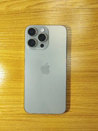iPhone 15 Pro Max 256GB, pantalla dañada funcional