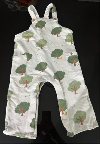 Peto estampado de árboles, talla 18 meses