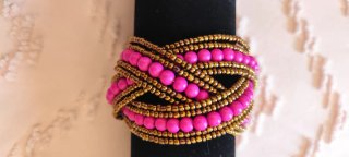 Pulsera de cuentas rosas y doradas