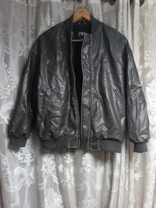 Cazadora Bomber de Piel Zara M-L