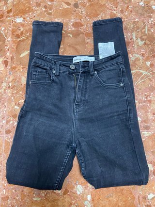 Vaqueros Negros Bershka Talla S