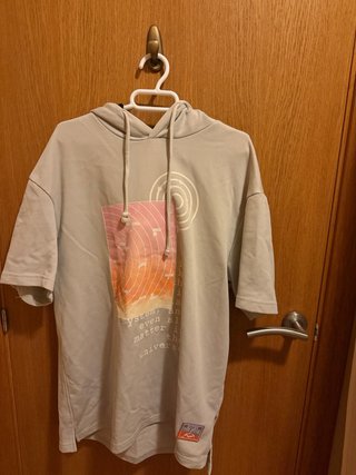 Sudadera de manga corta con capucha