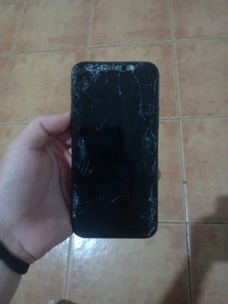 iPhone 11 con pantalla rota