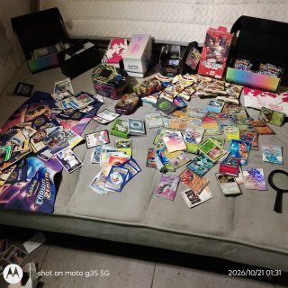 Lote de cartas y accesorios Pokémon