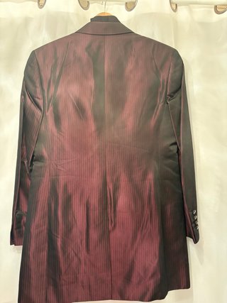 Traje de boda italiano, morado tornasolado.