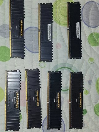 7 Módulos RAM DDR4 Corsair Vengeance AVERIADOS.