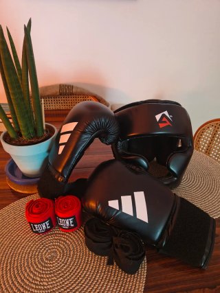Set de Boxeo: Guantes, Casco y Vendas