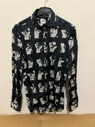 Camisa Zara Estampado Fotográfico Blanco y Negro