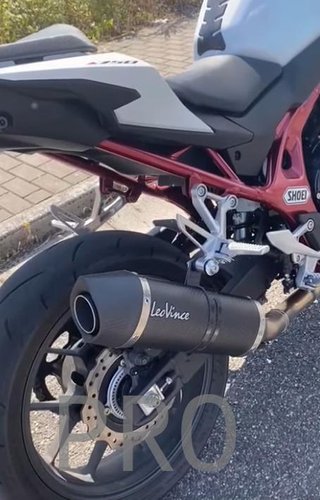 Escape LeoVince HONDA CB750