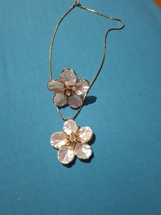 Conjunto de collar y anillo nácar y circonia