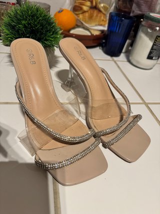 Sandalias R&B Beige con Pedrería Talla 38