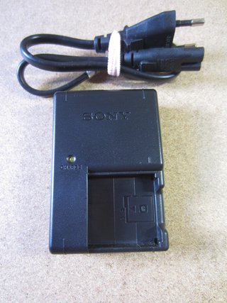 Cargador Sony BC-CSGC para Baterías NP-BG1