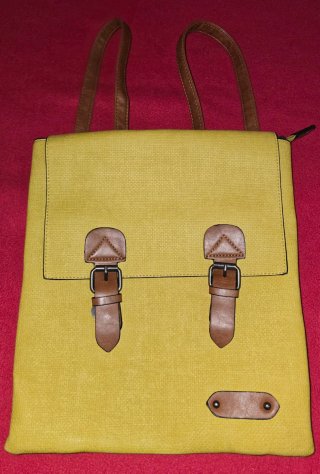 Bolso mochilero estilo vintage.