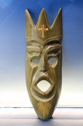 01. Máscara tallada en madera. Posiblemente México poscolonial.