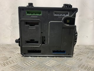 CAJA RELES / FUSIBLES RENAULT SCENIC III (JZ) 284B18225R 105792