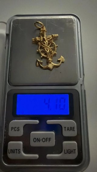 Cruz con Ancla de Oro 18k