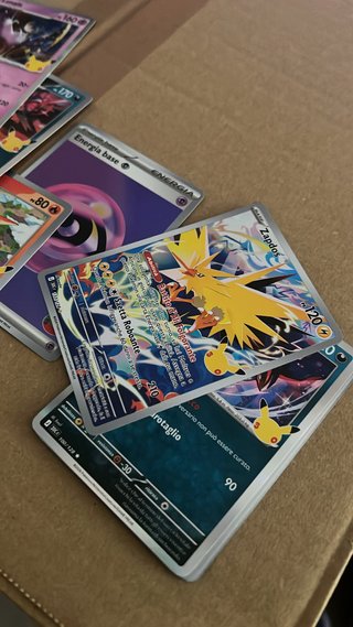 Carta Pokémon Zapdos 30th Anniversary