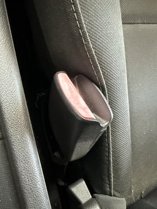 ENGANCHE CINTURON DELANTERO DERECHO Renault Megane III Berlina 5P (2008->)