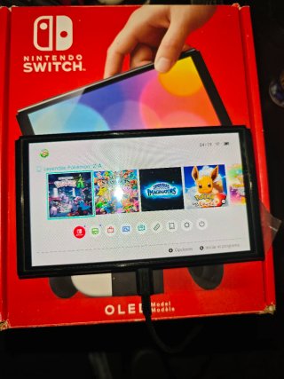 Nintendo Switch OLED casi nueva
