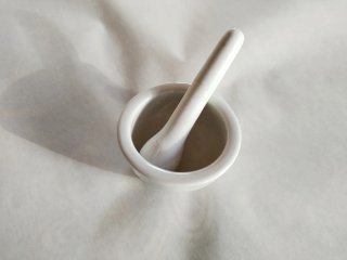 Mini mortero de porcelana con maza