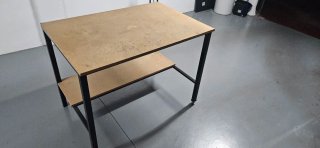 Banco de trabajo con estante