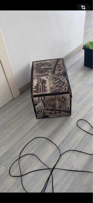 Caja de almacenaje con estampado urbano