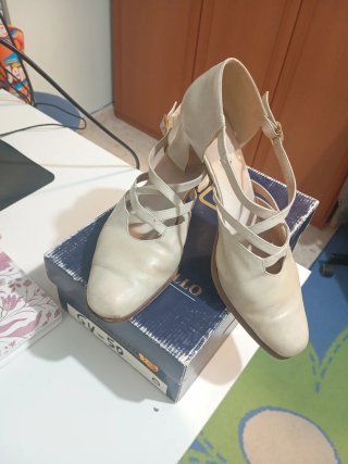 Zapatos de Verano Beige Tacón Medio
