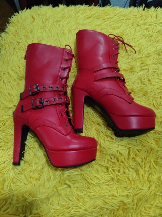 Botines rojos de tacón super sexys