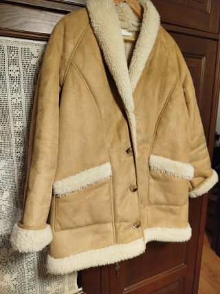 Chaquetón de pelo beige