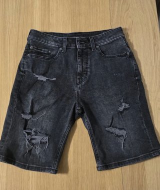 Bermuda vaquera Pull&Bear negras efecto desgastado