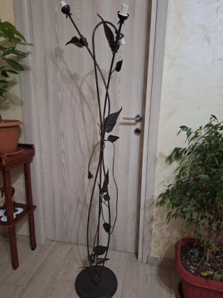Lampada da terra in metallo