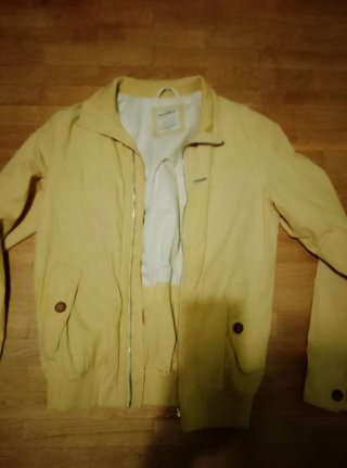 Chaqueta Amarilla Pull&Bear