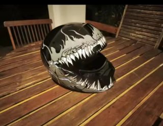 Casco de Moto con Diseño de Dientes