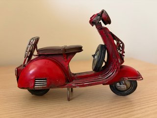 Miniatura Vespa Rossa Stile Vintage