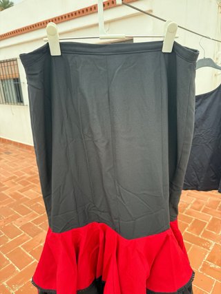 Falda de flamenca negra y roja