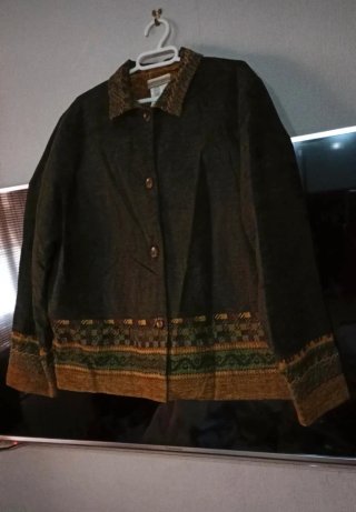 Chaqueta con detalles estampados