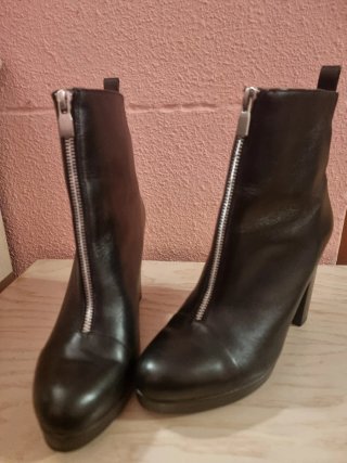 Botines de piel negros con cremallera