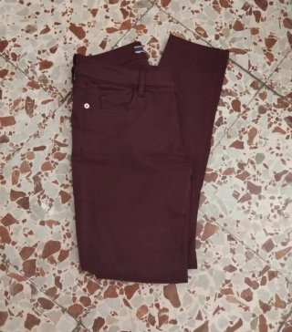Vaqueros Massimo Dutti Burdeos